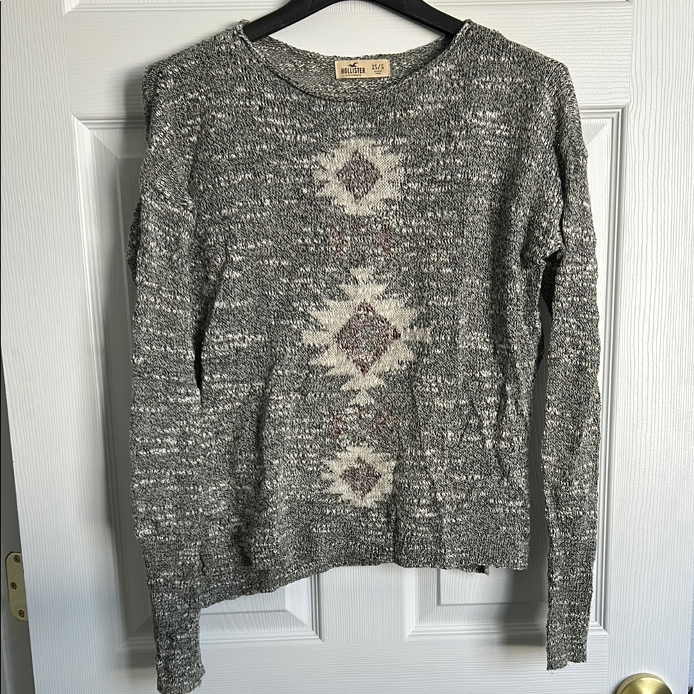 Hollister Gray and White Lightweight Crew Neck Sweater with Diamond Patterns